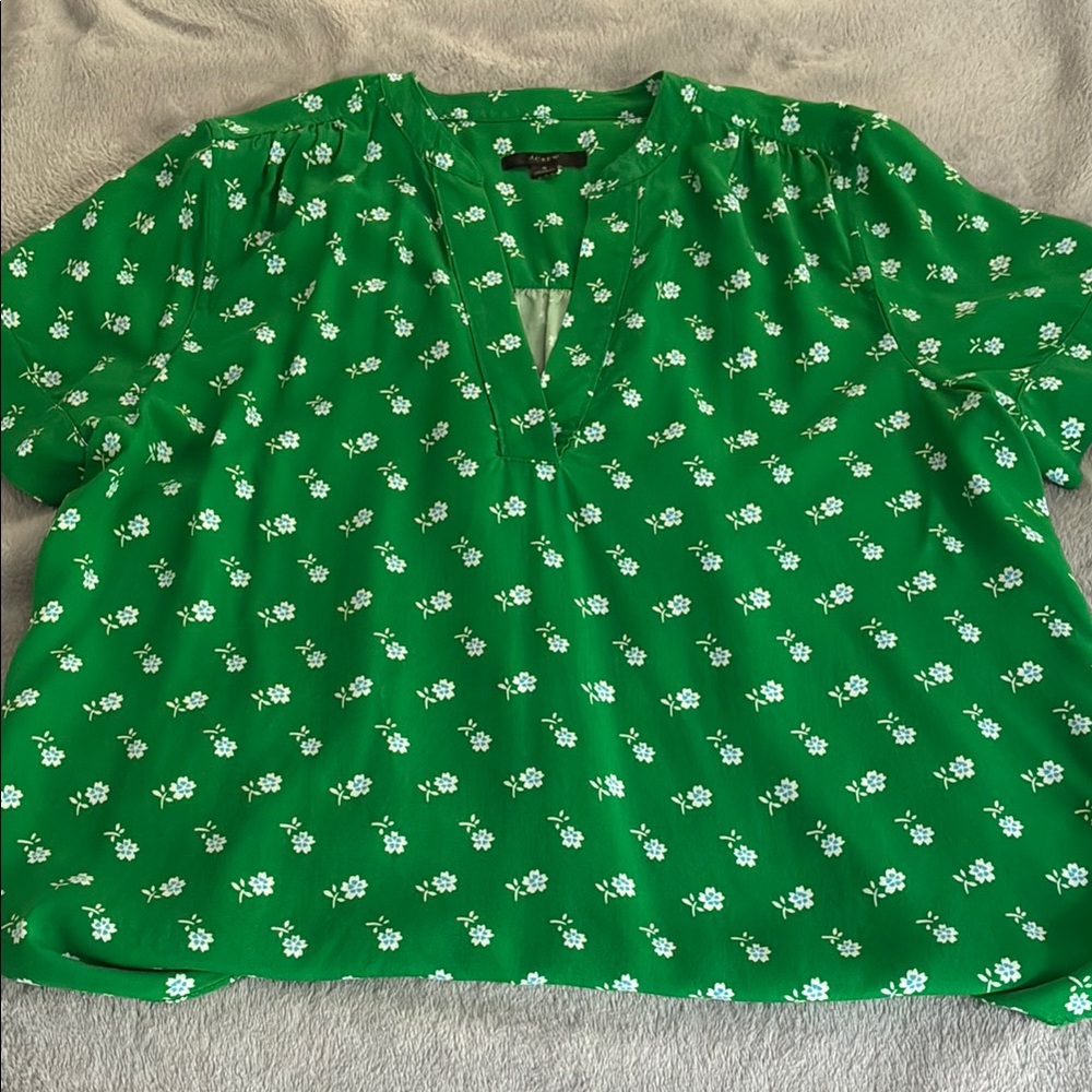 J. Crew v neck SS Green Floral Blouse- S